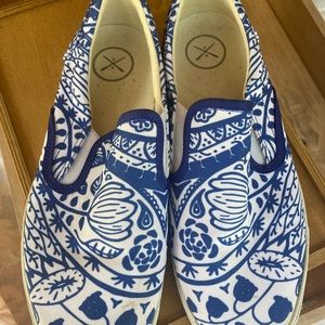 Inkkas Blue & White Floral/Paisley Slip ons